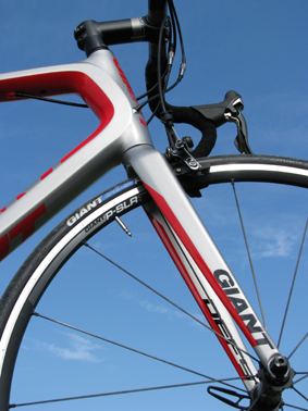 giant_defy_advanced_silnicni_kolo_3